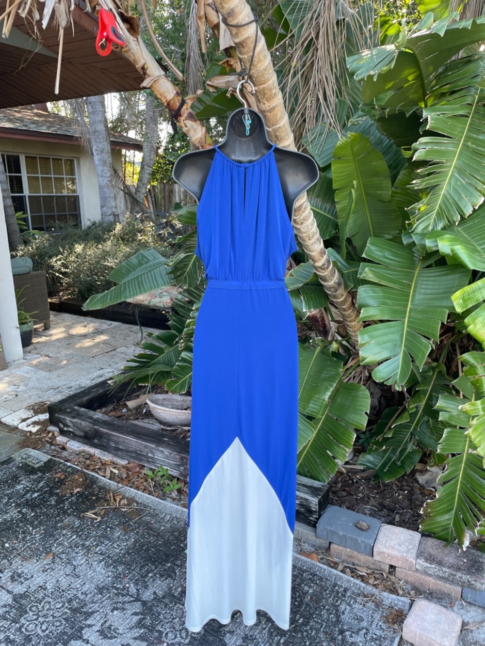 London, Time blue and white color blocked halter look maxi - Picture 3 of 7